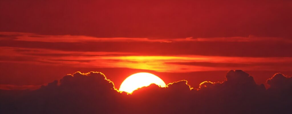 Pôr do Sol em Tons de Vermelho Intenso